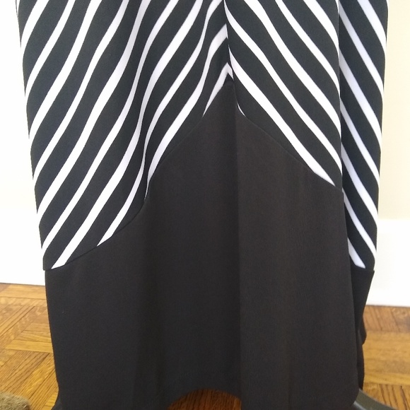 Beige by eci Maxi Dress. Size 4 - Picture 7 of 8